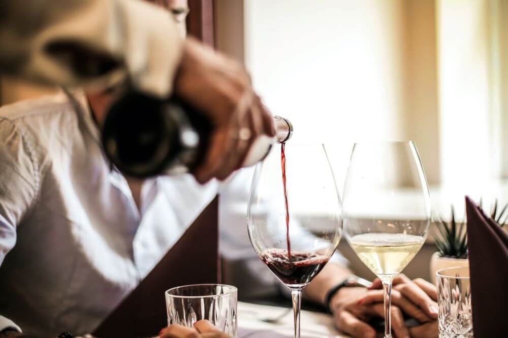 Cum să alegi cea mai bună combinație de vin pentru petreceri