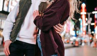 Fashion urban pentru tineri: cum găsești stil autentic care te reprezintă cu adevărat