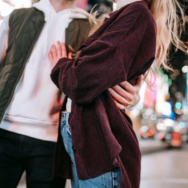 Fashion urban pentru tineri: cum găsești stil autentic care te reprezintă cu adevărat